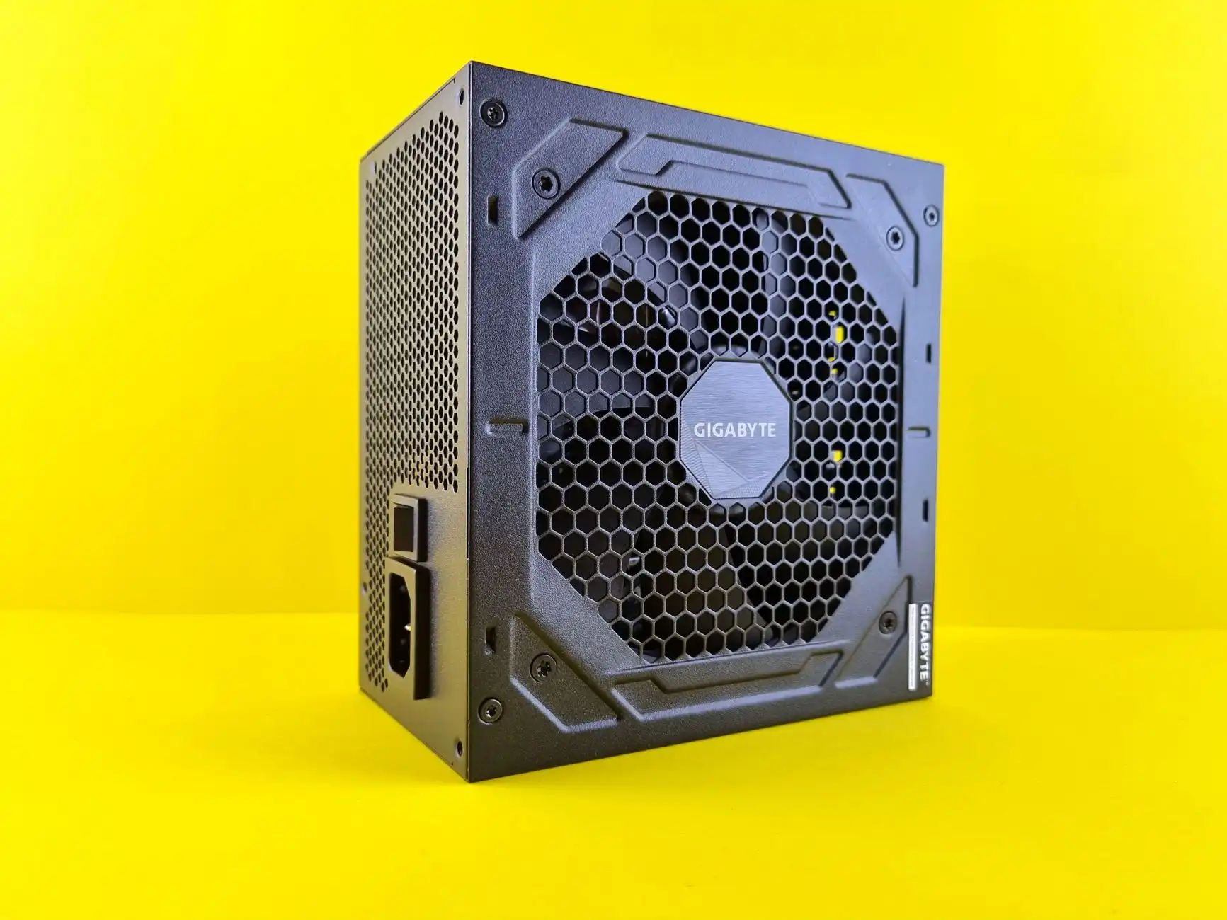 串口转换器与隔离器在复杂电磁环境下的协同工作原理解析